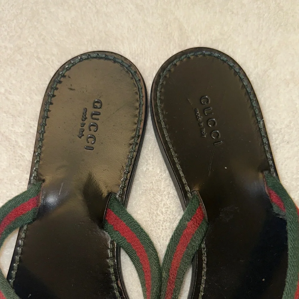 Gucci Black Leather Thong Sandals with Green-Red Web Stripe